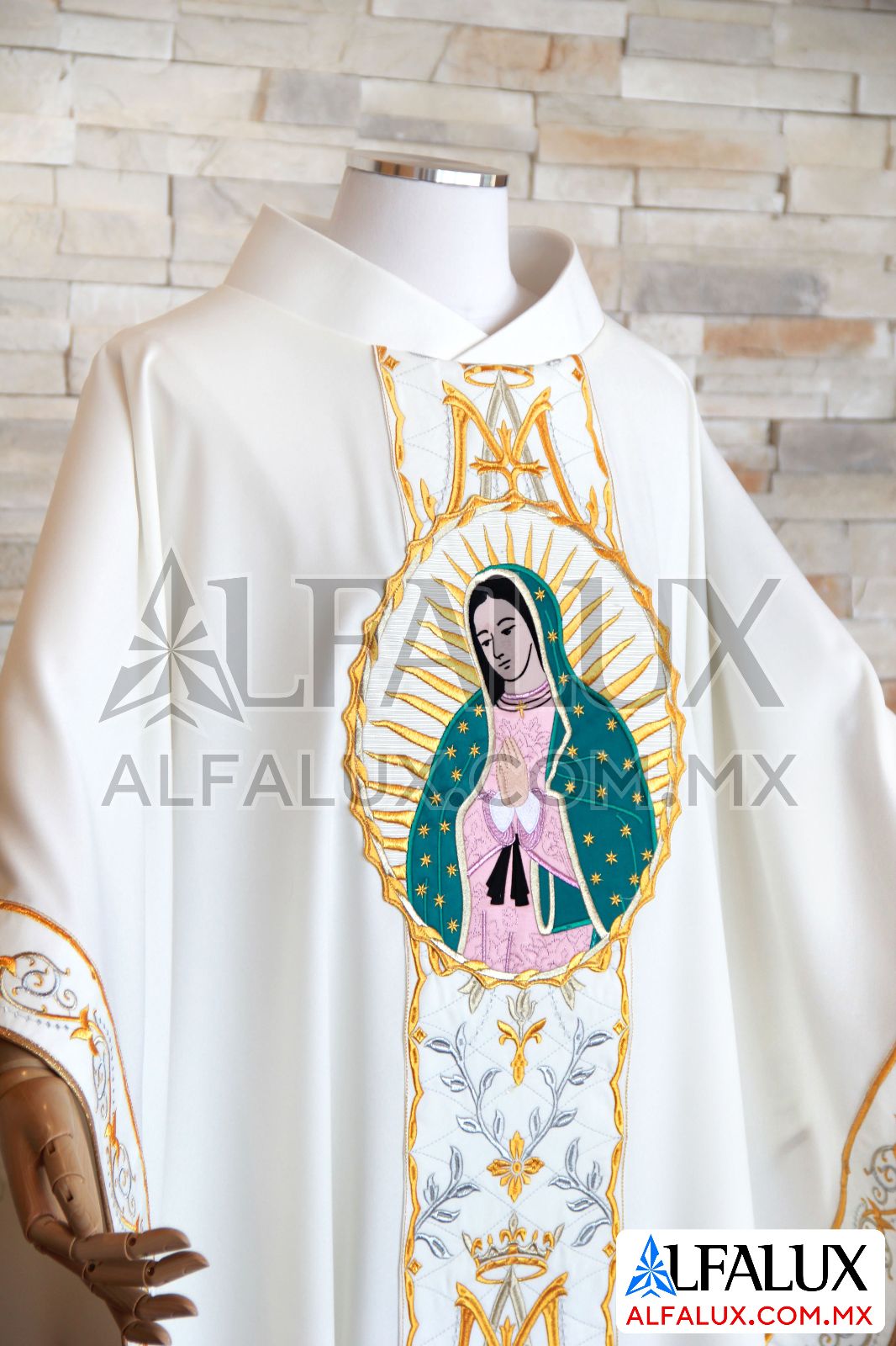 28 MARIA REINA Alfalux Casulla Blanco Lateral Medallon Virgen 93 (5)